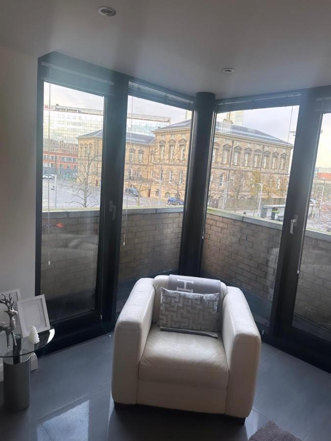 Luxury Apartment Belfast City Centre Overlooking Custom House Sqaure Exterior photo